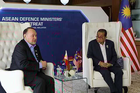 Philippine Defense Secretary Gilberto Teodoro, Jr. met with Malaysian Defense Minister Mohamed Khaled Nordin on the sidelines of the ASEAN Defense Ministers’ Meeting (ADMM) Retreat on February 26. (Photo courtesy from DND Comms)