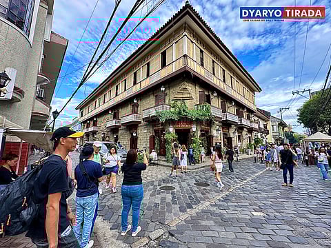 Lakbayin ang Kalye Heneral Antonio Luna at Muralla sa Intramuros
