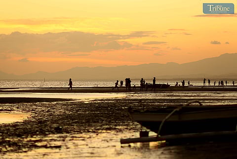 On Sunday, 3 February 2025, people enjoy the ambiance at Villa Baybay, an urban long gray sand beach located in the district of Villa de Arevalo on the southern coast of Iloilo. PAGASA is set to officially declare the start of the dry season within the first or second week of March.