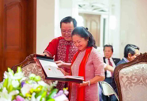 First Lady Liza Araneta-Marcos shines as a lawyer, educator, and advocate who redefines her role with intellect and compassion, launching initiatives like ‘Lab for All’ for healthcare and jobs, promoting Filipino culture through Likha, and leveraging her strategic acumen from her husband’s 2022 campaign to inspire women to lead with purpose and resilience.