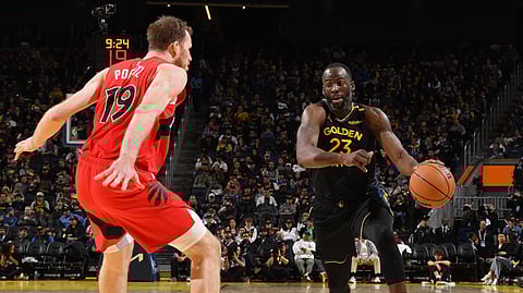 Draymond Green drives his way to 21 points in Golden State’s 117-114 in over Toronto in their NBA regular season game.