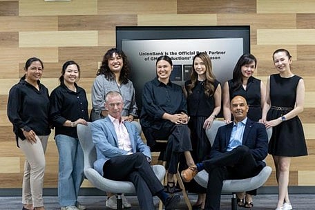 UnionBank and GMG Teams: (L-R, Front Row) GMG CEO Carlos Candal and UnionBank Cards and Consumer Loans Head Mukul Sukhani with (L-R, Back Row) Michelle Endaya, Allie Mañalac, Ciary Manhit, Samantha Sewell, Mellany Sy, Eina Garrido Wong, and Jillian Gatcheco-Cantada


