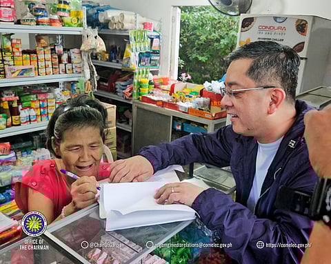 Comelec Chair George Garcia leads the distribution of voter's information sheet in Pasay (Photo courtesy of Comelec)