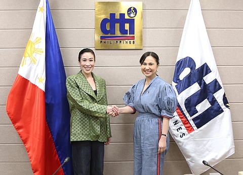 GMA Network senior vice president Atty. Annette Gozon-Valdes and DTI Secretary Ma. Cristina A. Roque. 