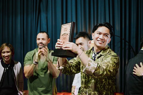 Benilde Hospitality Management alumnus Clyde Ferrer was hailed grand winner of the Dewar’s Highball Challenge National Championship in the Philippines.