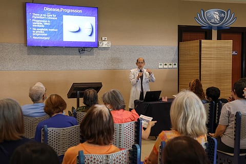 DR. Theodor Vesagas, Cardinal Santos Medical Center’s Brain and Spine Institute chairman and Philippine Gamma Knife Center clinical director, lectures on Parkinson’s Disease at the Tzu Chi Eye Center on 22 March. 
