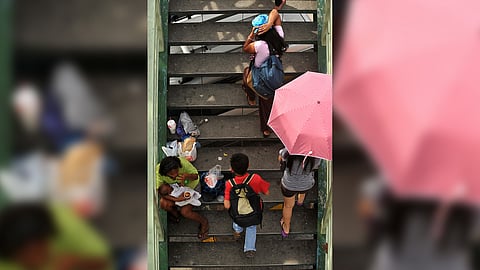 Abject poverty A homeless mother cradles her child as she begs for alms on an overpass in Manila, a throwback picture that mirrors unchanging reality — then and now — of millions of Filipinos experiencing hunger, according to a Social Weather Stations survey.
