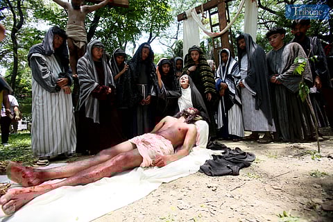 Actors from Kristyanong Senakulo Inc. dramatize the crucifixion of Jesus Christ on Holy Wednesday, 16 April 2025, in Maybunga, Pasig City. The performance depicted the life, suffering, death, and resurrection of Christ.