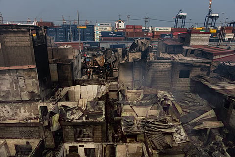 Fire engulfs Tondo neighborhood