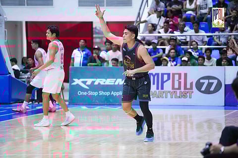 LEVI Hernandez catches fire, leading Batangas City to a 41-point crushing of Pasay, 123-82, in the MPBL Season 2025 late Saturday in Ilagan, Isabela.