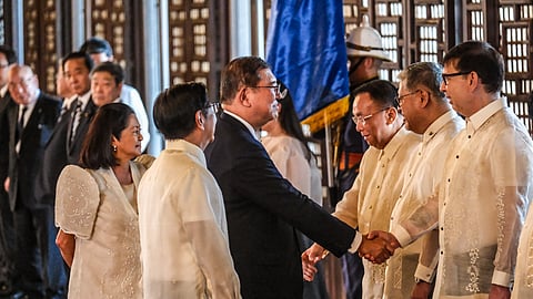 Golden ties President Ferdinand Marcos Jr. and First Lady Liza Araneta-Marcos welcome Japanese Prime Minister Ishiba Shigeru and his spouse, Ishiba Yoshiko, at Malacañang Palace on Tuesday. During the ceremony at Kalayaan Hall, Marcos introduced the Japanese leader to top Philippine officials, followed by a cultural performance in their honor.
