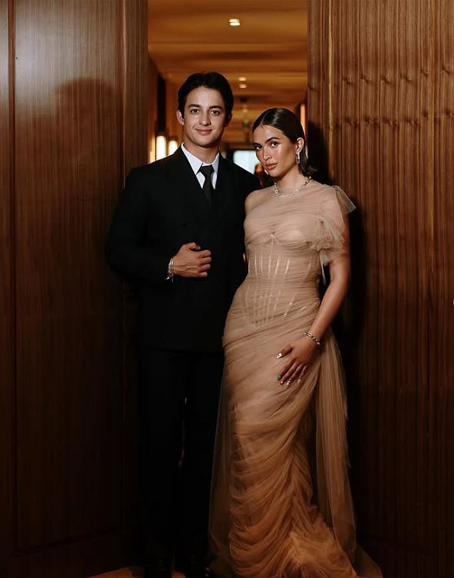 Was that a bracelet Liza Soberano gave Jeffrey Oh?
