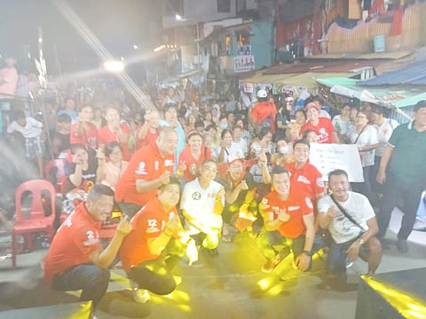 Team Kaya This, led by Pasig mayoral bet Ate Sarah Discaya (center, in white), flashes a heart sign with supporters during a community caucus in Barangay Kalawaan over the weekend.
