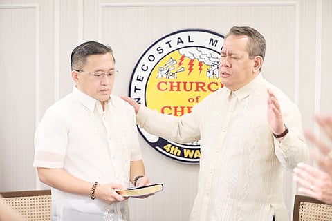 SENATOR Christopher ‘Bong’ Go (left) gains strong backing from the Pentecostal Missionary Church of Christ (4th Watch) in his Senate bid. The endorsement, led by Apostle Jonathan Ferriol along with Bishops Aldrin Palanca, Sam Ferriol, Reynald Sulayao and Rene Fremista, highlights Go’s dedication to compassionate service.