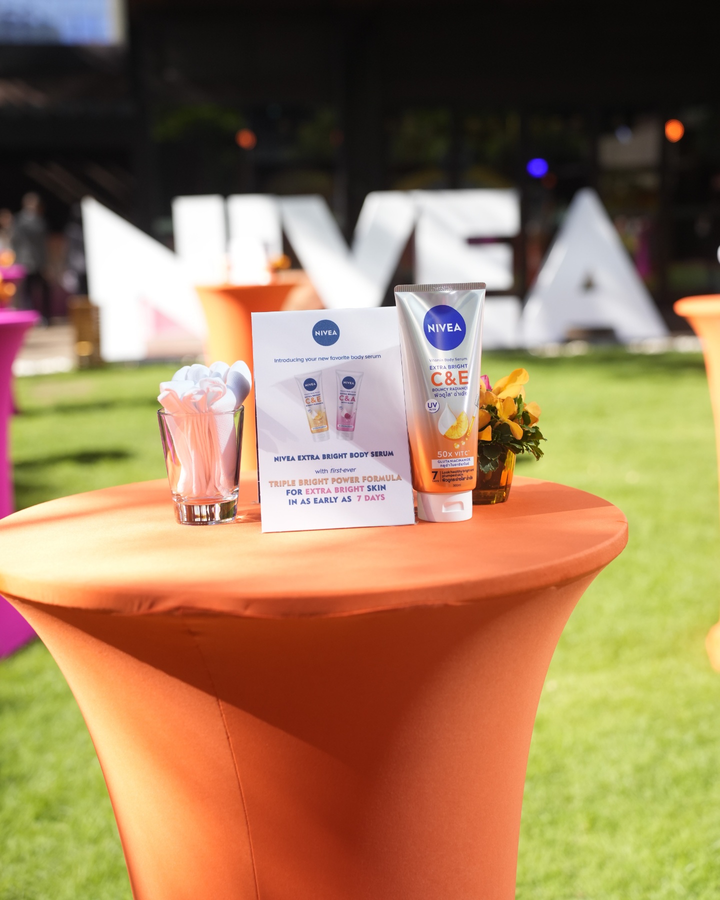 TRIPLE-ACTION blend: Extra Bright Body Serum.