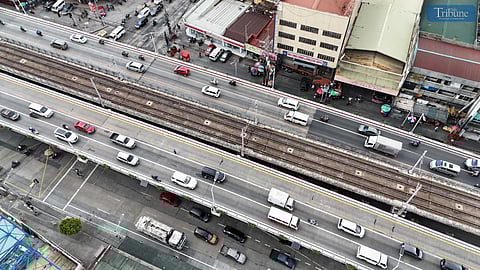 Motorists ply EDSA in Quezon City on Thursday, 22 May, following the Supreme Court’s partial lifting of the TRO on the No Contact Apprehension Policy (NCAP). MMDA Chair Don Artes said NCAP enforcement resumes Monday, 26 May, on major roads like EDSA, C5, Commonwealth, Katipunan, and Roxas Boulevard.