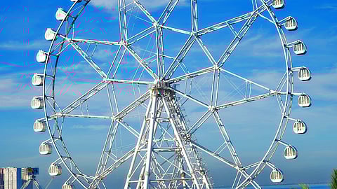 Visitors can enjoy breathtaking views from the MOA Eye at SM by the BAY Amusement Park.
