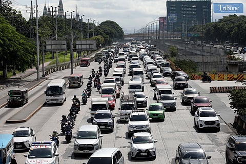 CAUGHT in a traffic snarl is how the situation at the Guadalupe Bridge in Mandaluyong City maybe best described on Tuesday, 27 May. The Department of Public Works and Highways plans to close the 1960s era bridge in October as it has been flagged for structural cracks by the Japan International Cooperation Agency. Photo for the DAILY TRIBUNE by Analy Labor