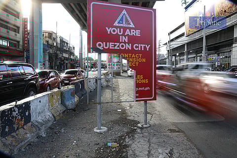 FIRST day NCAP mishap? This must be the question in the minds of the motorists as a dilapidated No Contact Apprehension Policy (NCAP) signage can be seen along Araneta Avenue. Taken 26 May, Monday. 