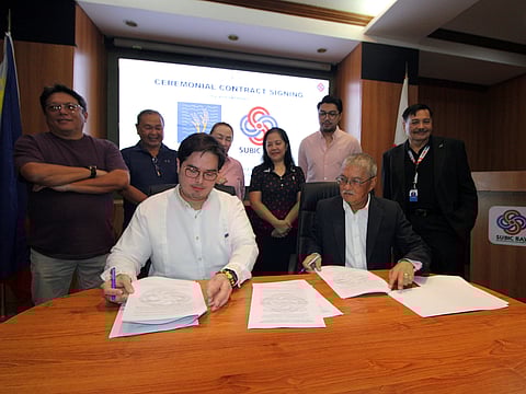 SUBIC Bay Metropolitan Authority senior deputy administrator Renato Lee III and Subic Bay Freeport Grain Terminal Services Inc. executive vice president Lester C. Valdes sign the memorandum of agreement for the P4.135-billion multi-modal logistics and transport hub, witnessed by SBMA board members and SBFGTSI officials.
