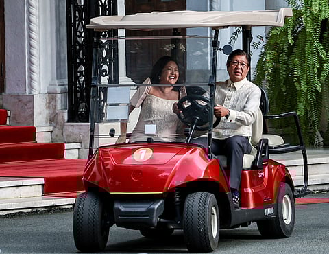 Introductory visit President Ferdinand R. Marcos Jr. and First Lady Liza Araneta-Marcos welcome Singapore Prime Minister Lawrence Wong and Mrs. Wong during arrival ceremonies at Malacañang Palace grounds in Manila on Wednesday, 4 June. Prime Minister Wong’s visit to the country marks his first bilateral trip since his reappointment in May this year. The visit reaffirms the strong and longstanding partnership between Singapore and the Philippines.