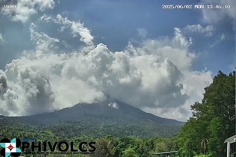 Time-lapse footage of ash emission between 1:38 p.m. and 2:07 p.m. last  2 June, from the Kanlaon Volcano summit crater. The event generated grayish plumes that rose 1200 meters above the crater before drifting west