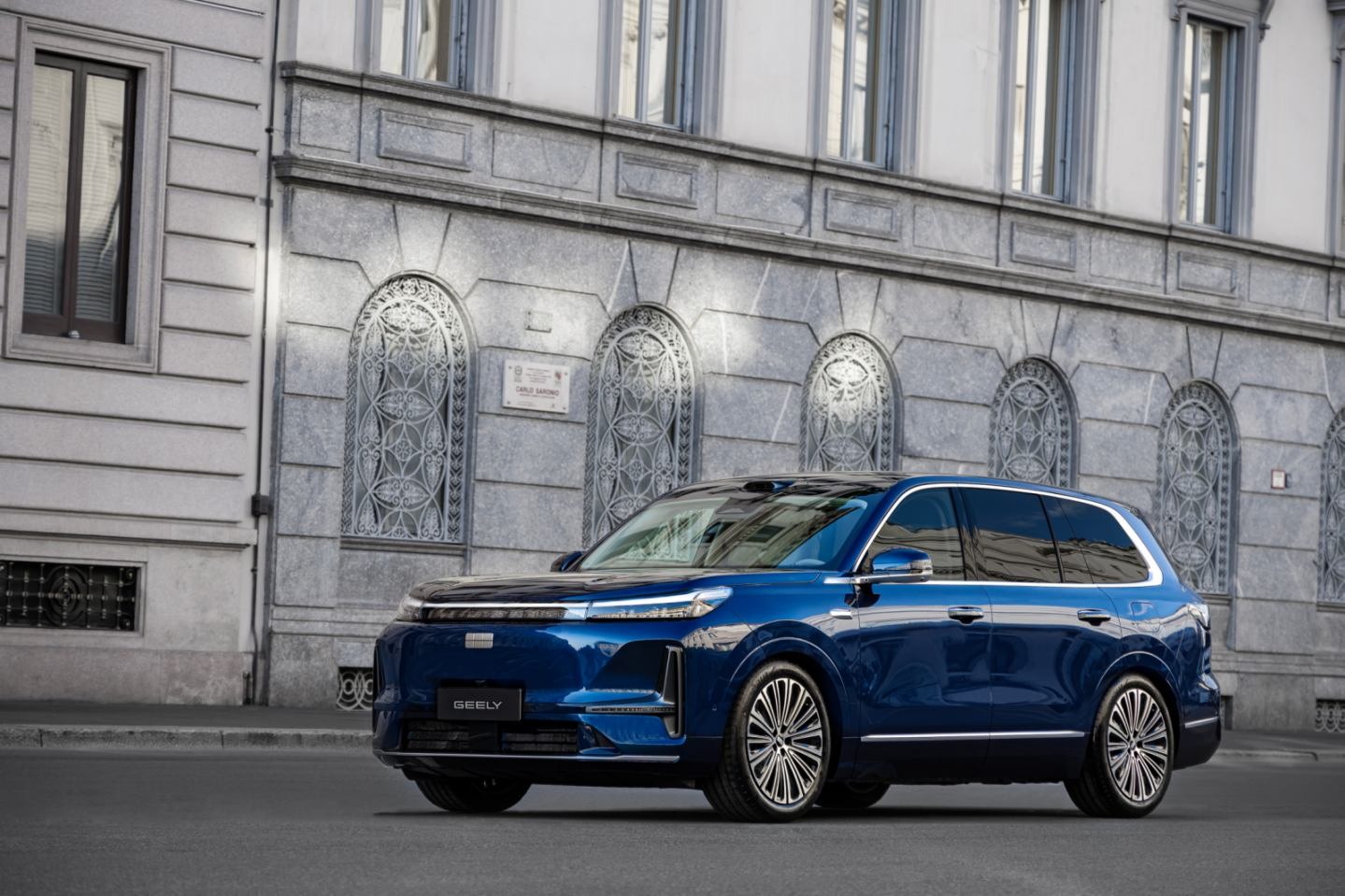 GEELY’s Yinhe M9 debuts as the brand’s global-ready hybrid SUV.