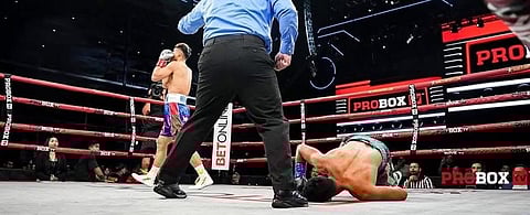 Undefeated Filipino middleweight Weljon Mindoro destroys previously-unbeaten Mexican Omar Munguia recently in San Antonio, Texas.