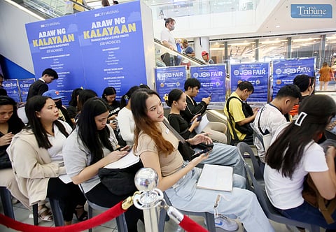 A total of 675 job vacancies from 14 private companies and one government agency are being offered to jobseekers at the Araw ng Kalayaan: Trabaho para sa Super Pinoys Job Fair, currently underway at SM City Masinag in Antipolo City.

Nearly 300 applicants have already visited the venue, with more expected as the event continues throughout the day.