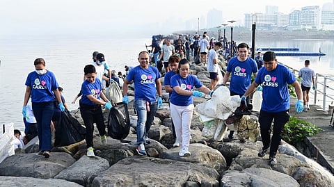 Thousands of volunteers gather at SM by the BAY in Manila for SM Cares’ flagship coastal cleanup drive for World Oceans Day 2025, showing a united front in the fight against marine pollution.