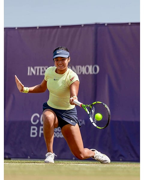 ALEX Eala makes yet another early exit after bowing to Magda Linette of Poland in the Round of 32 on the Nottingham Open.    