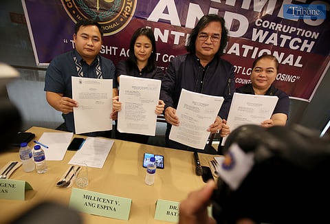 Crimes and Corruption Watch International (CCWI), led by Chairman Dr. Carlo Batalla, presents a copy of its complaint filed before the Office of the Ombudsman, charging DPWH Region 6 Director Sanny Boy Oropel with 16 counts of violating the New Government Procurement Act (RA 12009). Filed during a press conference in Quezon City on Wednesday, 18 June 2025, the complaint stems from alleged project slippage in 2024 infrastructure contracts awarded to International Builders Corp. (IBC) under Oropel’s supervision. CCWI also urged the Ombudsman to blacklist IBC, citing alleged substandard work and delays in several multi-million-peso public infrastructure projects.