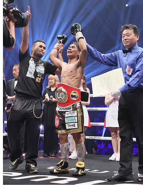 Thanongsak Simsri of Thailand celebrates his 12-round split decision victory over Filipino Cristian Araneta on Thursday to bag the IBF light-flyweight title in Tokyo.