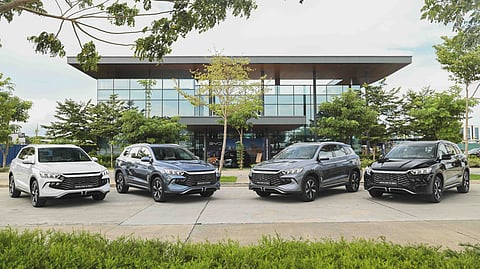 SEALION 5 DM-i debuts in full force, with all four colors showing the stylish face of BYD’s latest electrified SUV.