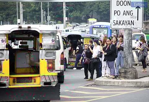 (JUNE 23, 2025) Commuters seen waiting public transport to ride going to their respective destination at Philcoa along Commonwealth Avenue in Quezon City on Monday June 23 2025, The LTFRB said a one peso fare adjustments are on hold, pending the outcome of an ongoing economic impact study by the National Economic and Development Authority. The  LTFRB said no fare increase has been approved at this stage, the agency earlier said it was inclined to review, for possible approval, the P1 provisional fare hike for traditional and modern jeepneys in the first week of July. Photo/Analy Labor