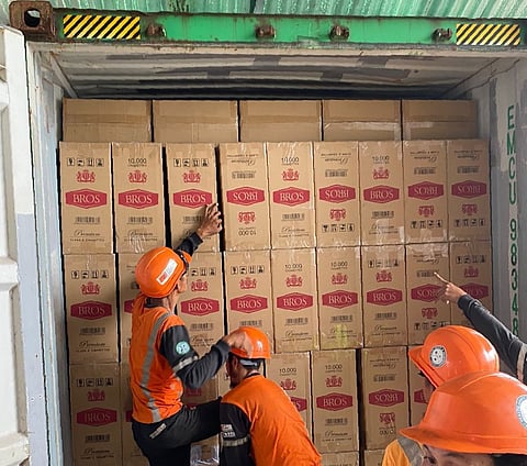 THE Department of Agriculture (DA) and the Philippine National Police inspect onions sold at Paco Market in Manila on 18 June, as the DA intensifies its crackdown on agricultural smuggling under the new Anti-Agricultural Economic Sabotage Act.