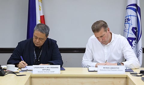 CAAP Director General Lt. Gen. Raul L. Del Rosario (Ret.) and Aireon Executive Vice President Peter Cabooster sign a MOU on 27 June. 