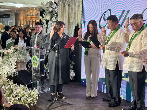 Alelee Aguilar takes oath as top Las Piñas District 1 councilor