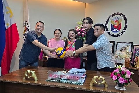 COMMISSIONER Mike Tavera (left) welcomes Pasay City Mayor Imelda ‘Emi’ Rubiano Calixto (middle) to the Maharlika Pilipinas Volleyball Association family during their signing of memorandum of agreement last Monday. Also shown are Pasay City team manager Maan Leanne Rubiano (second from left), Maharlika Pilipinas Volleyball League president Emerson Oreta (second from right) and legal counsel Atty. Glenn Gacal.