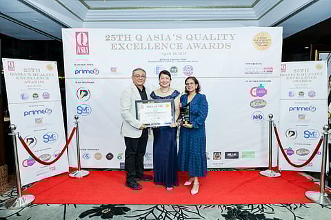Q ASIA president Andrew Ramirez awards the Hall of Fame certificate to Golden Haven chief operating officer Estrellita Tan and Golden Haven Las Piñas operations head Analyn Anero.