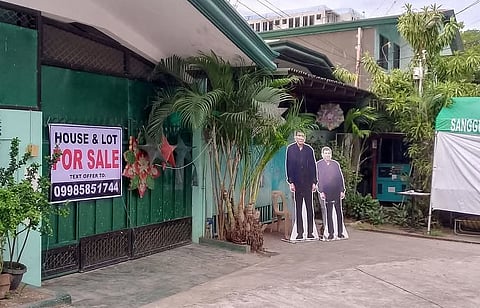 The residential house of former President Rodrigo Duterte and common-law wife, Honeylet Avanceña, at Doña Luisa Subdivision in Matina, Davao City appears with a “For Sale” tarpaulin that later vanished without explanation.