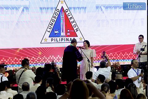 QUEZON City Mayor Joy Belmonte, along with her family takes her oath of office for her last term before Supreme Court Chief Justice Alexander Gesmundo during the inaugural ceremony of newly elected officials at the Meeting, Incentives, Conferences, and Exhibitions (M.I.C.E.) Center inside the Quezon City Hall compound on Monday. Photo/Analy Labor
