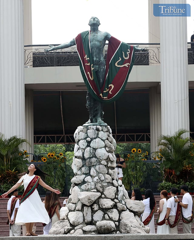 UP graduates celebrate milestone at the Oblation