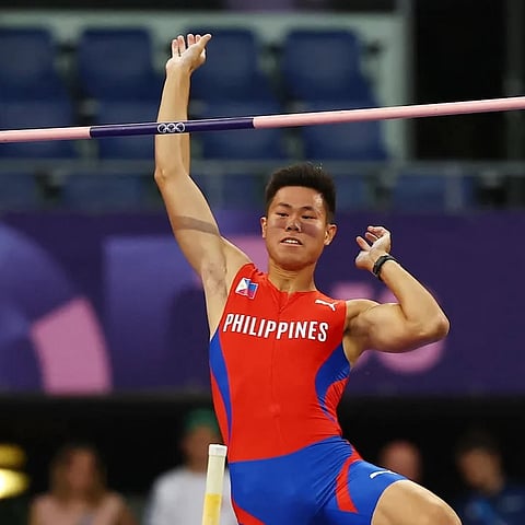 ERNEST John Obiena struggles, posting 5.72 meters for a seventh-place finish in the men’s pole vault event of the Diamond League leg in Monaco. 