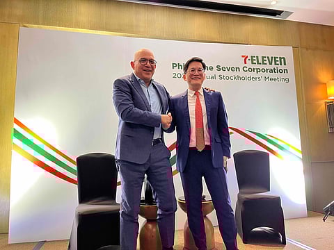 PHILIPPINE Seven Corporation chairman Jose Victor Paterno introduces the company's new president,  Richard Lee, during the Annual Stockholders' Meeting of PSC on Thursday in Makati City. 