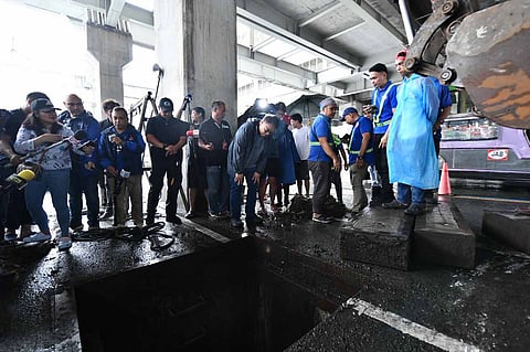 MMDA Chairman Romando Artes inspected Tripa de Gallina Pumping Station in Pasay City where heavy loads of garbage were retrieve. Photo Courtesy of MMDA
