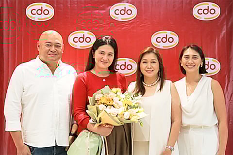 DIMPLES Romana (second from left) poses with CDO’s Ong Family: (From left) Jason Ong, VP for Emerging Businesses, Dr. Charmaine Ong-Castro, SVP, Corporate Purchasing, Treasury and Corporate Governance, and Janna Marie Ong-Santos, Marketing Manager.