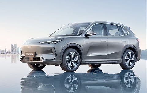 THE Geely EX5 debuts with a polished, minimalist design and a fully electric drive.