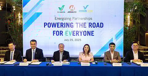 POWERING THE EV FUTURE. Manila Electric Company (Meralco), V-Green Charging Station Development Philippines,
Inc. (V-Green), and Green and Smart Mobility Philippines Inc. (Green GSM Philippines) have inked a memorandum of
understanding (MOU) to advance green mobility and support the Philippine government’s efforts to accelerate the adoption of electric vehicles nationwide. In photo are (L-R) Senior Vice President and Chief Revenue Officer Ferdinand O. Geluz, Meralco Executive Vice President and Chief Operating Officer Ronnie L. Aperocho, Meralco Chairman and Chief Executive Officer Manuel V. Pangilinan, Vingroup JSC Chief Corporate Development and Strategic Finance Officer Thuy Vu Dropsey, V-Green Philippines Chief Executive Officer Luu Viet Hung and Green GSM Philippines Chief Executive Officer Dao Quy Phi.