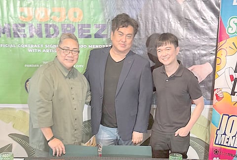JOJO Mendrez pic-From left-Rams David, Jojo Mendrez and Jonathan Manalo.